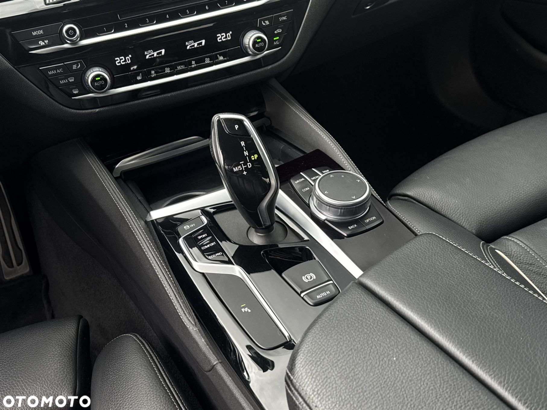 BMW Seria 5 520d xDrive - 12