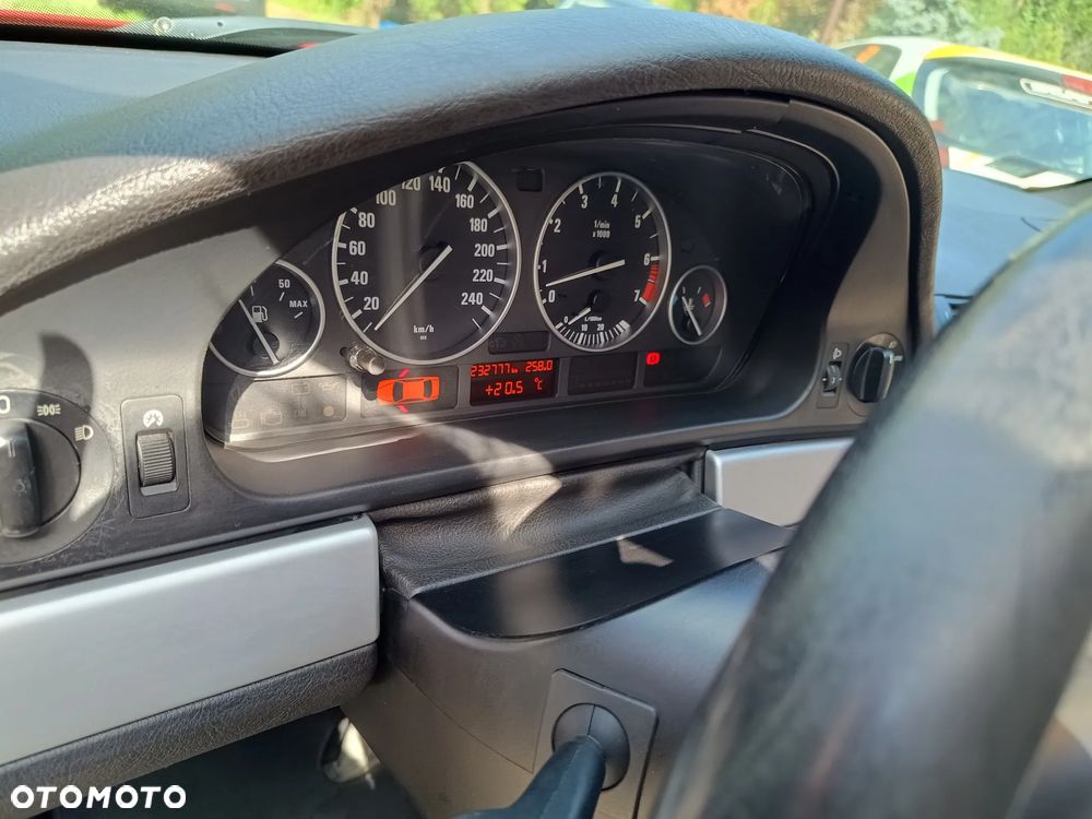 BMW Seria 5 530i - 7