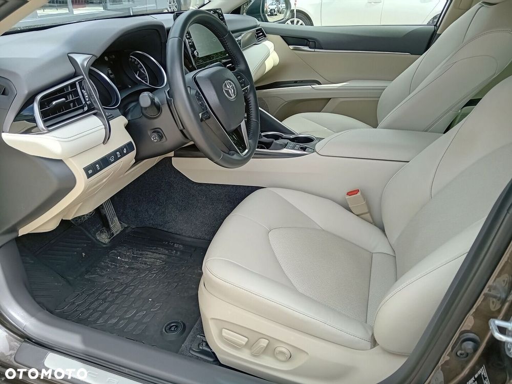 Toyota Camry 2.5 Hybrid Executive CVT - 11