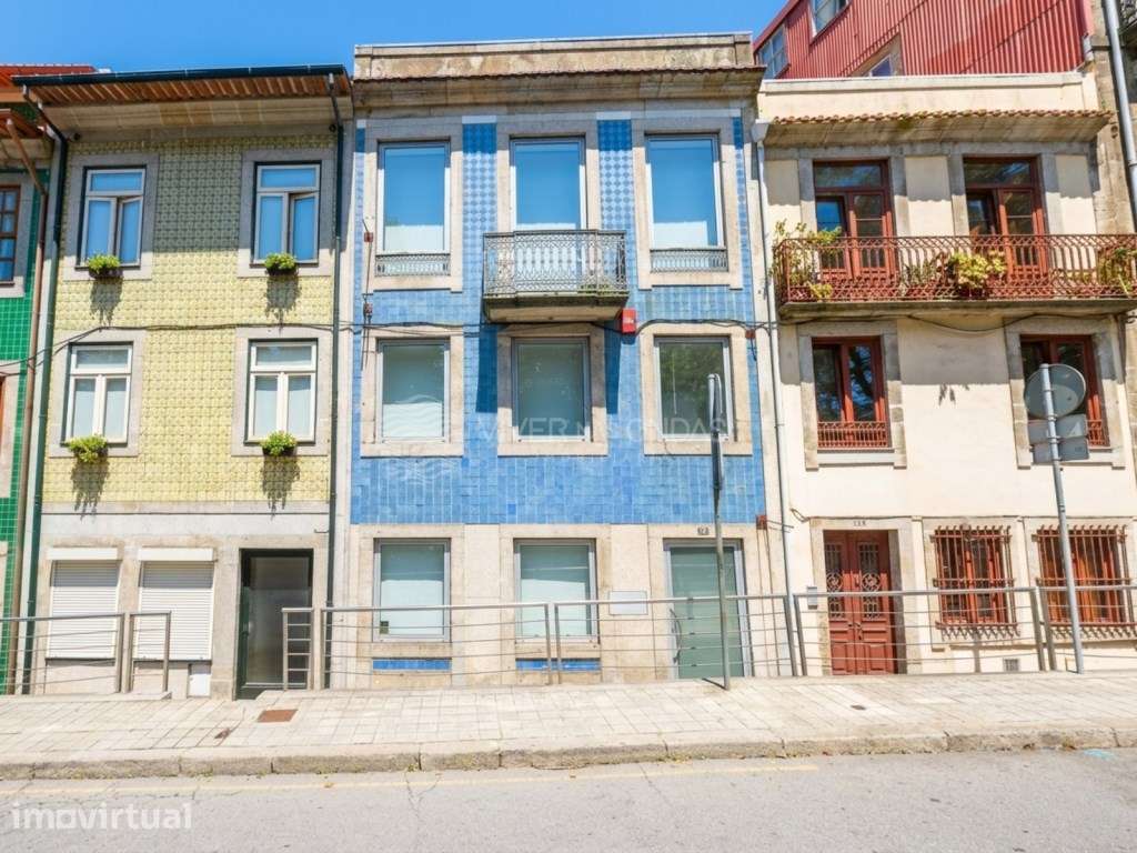 INVESTIMENTO PREMIUM | Prédio em frente ao Palácio de Cristal | Ter... - Grande imagem: 3/35
