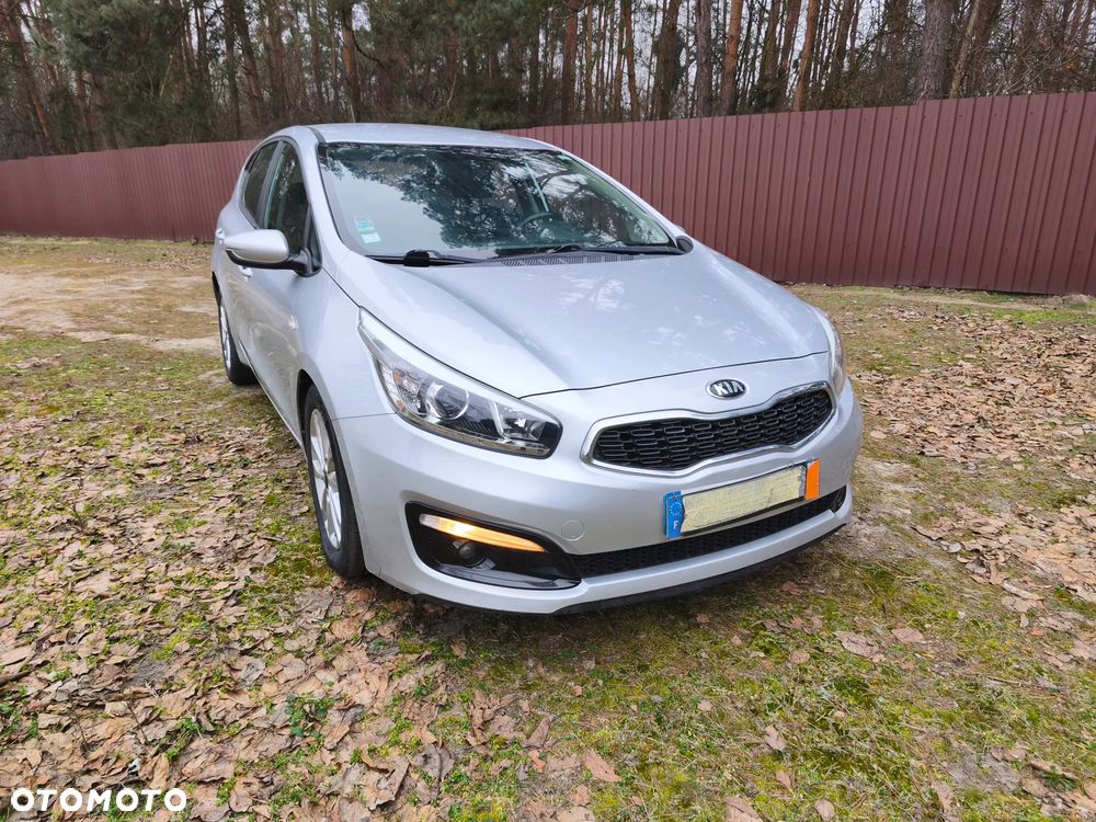 Kia Ceed 1.6 CRDi 136 ISG Dream-Team Edition - 2