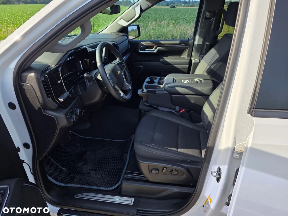 Chevrolet Silverado - 12