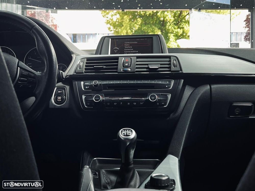 BMW 318 d Line Sport - 25