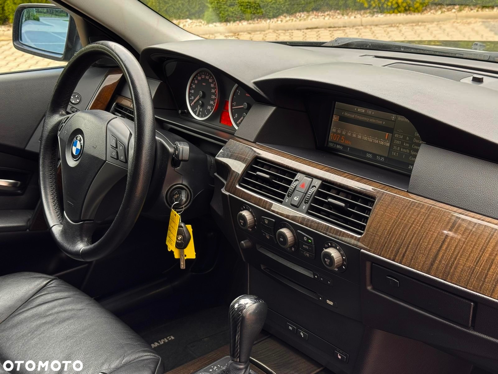 BMW Seria 5 545i - 28