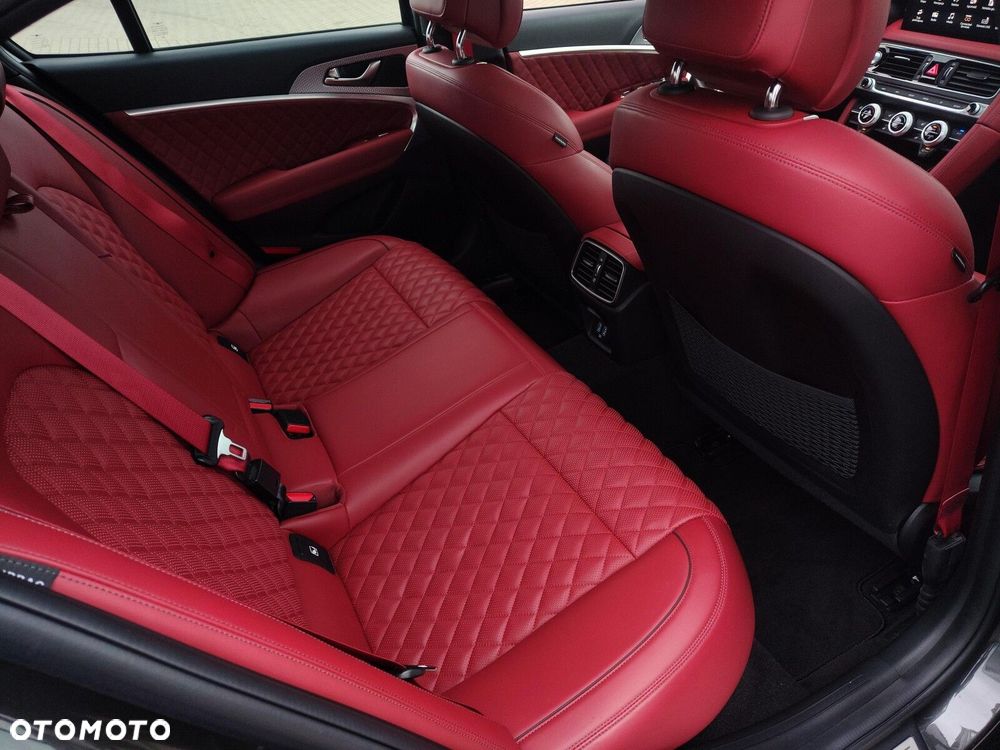 Genesis G70 - 30