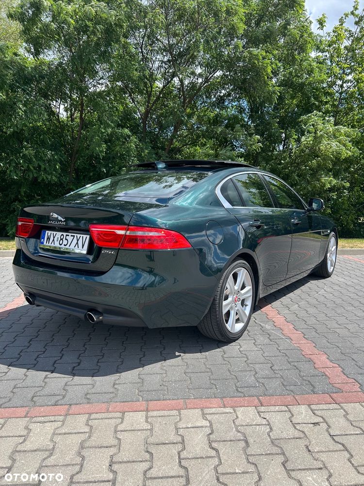 Jaguar XE 2.0 T Prestige - 2