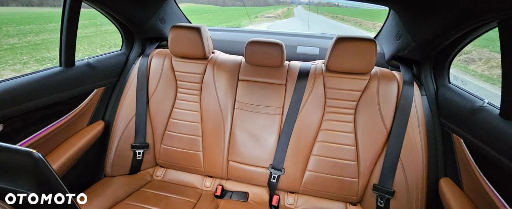Mercedes-Benz Klasa E 220 d 4Matic 9G-TRONIC AMG Line - 33