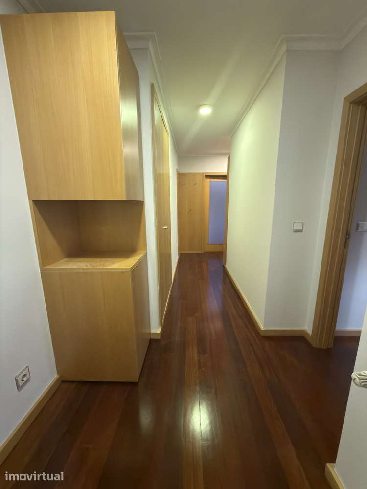 Apartamento T2 com 2 casas de banho e garagem - Grande imagem: 5/22