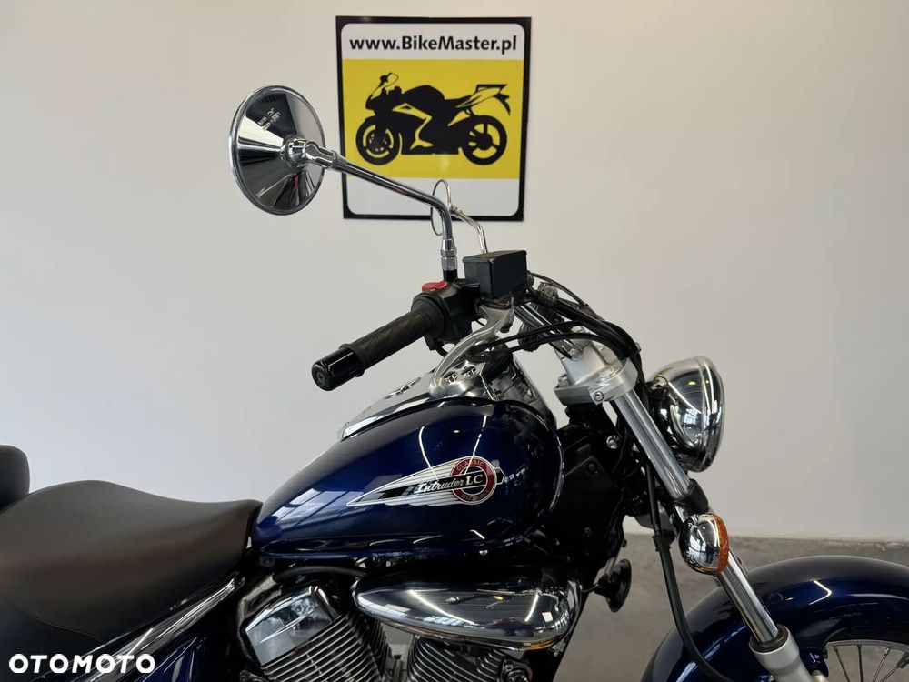 Suzuki Intruder - 10
