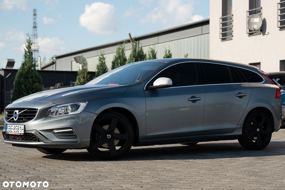 Volvo V60 D4 R-Design - 9