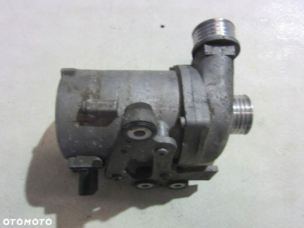 BMW X3 F25 F10 N52B30 3.0 POMPA WODY 11518635092 - 2