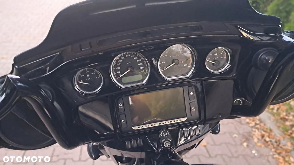 Harley-Davidson Touring Street Glide - 23