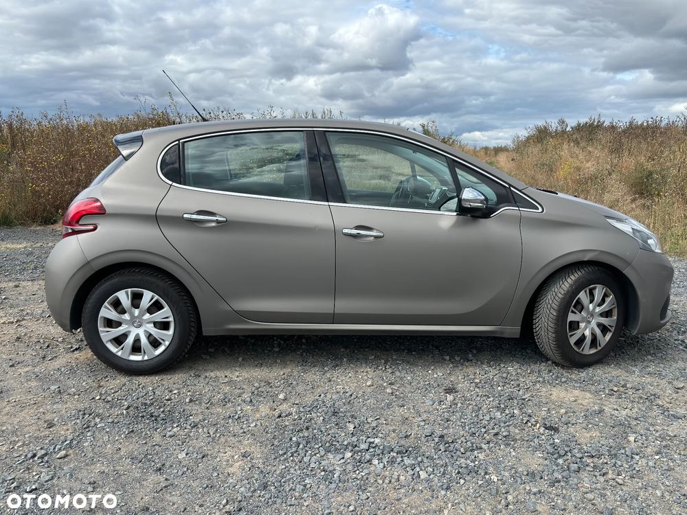 Peugeot 208 - 6