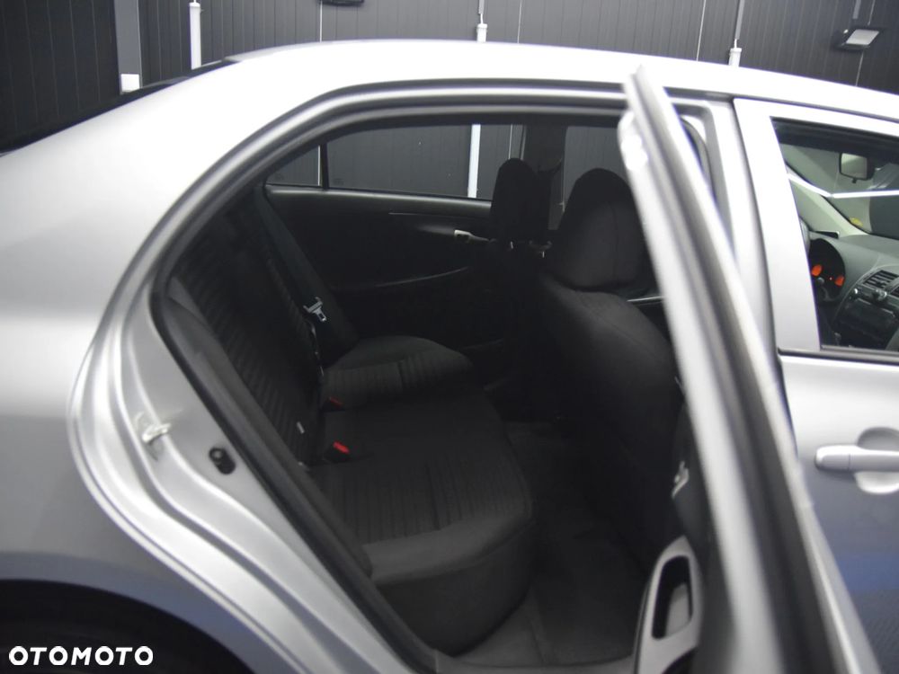 Toyota Corolla - 10