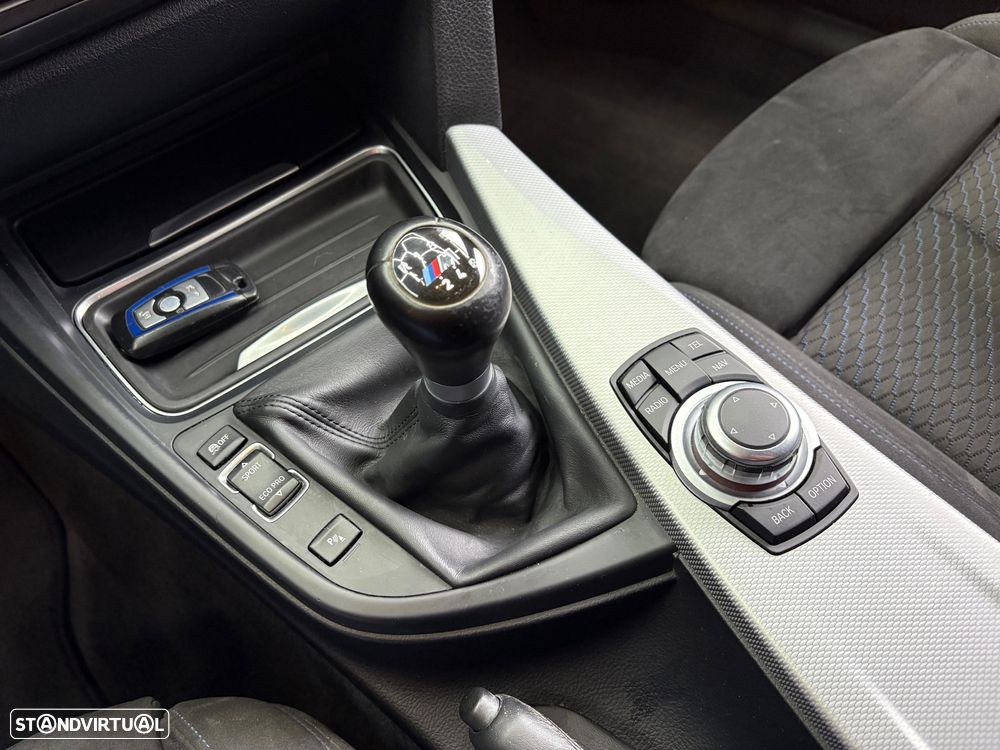 BMW 320 d xDrive Pack M - 12