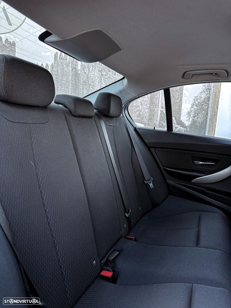 BMW 320 d Line Sport - 9