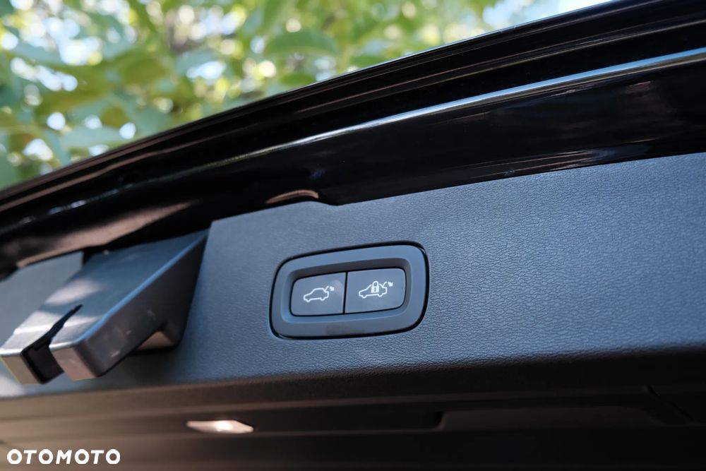 Volvo V60 T6 AWD Plug-In Hybrid Plus Dark - 32