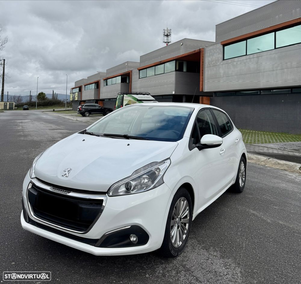 Peugeot 208 1.2 PureTech Signature - 2