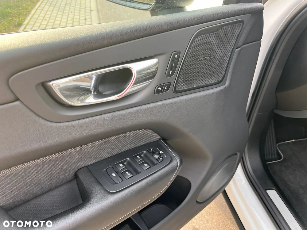 Volvo XC 60 B4 D AWD R-Design - 15