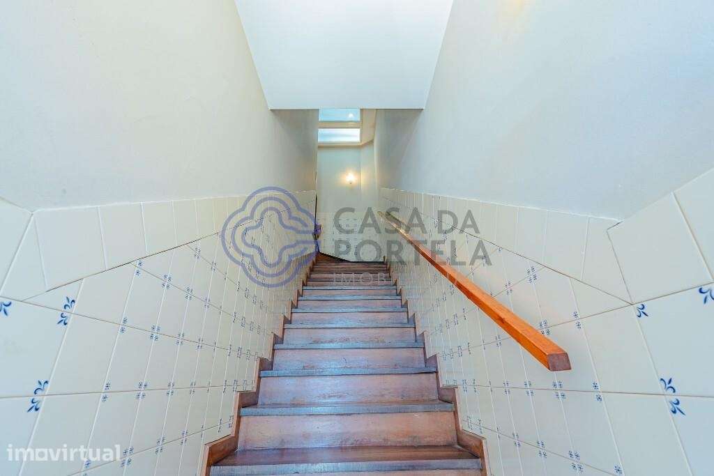 Andar de moradia T2 com 84,8 m2, logradouro e sótão com potencial de a - Grande imagem: 4/25