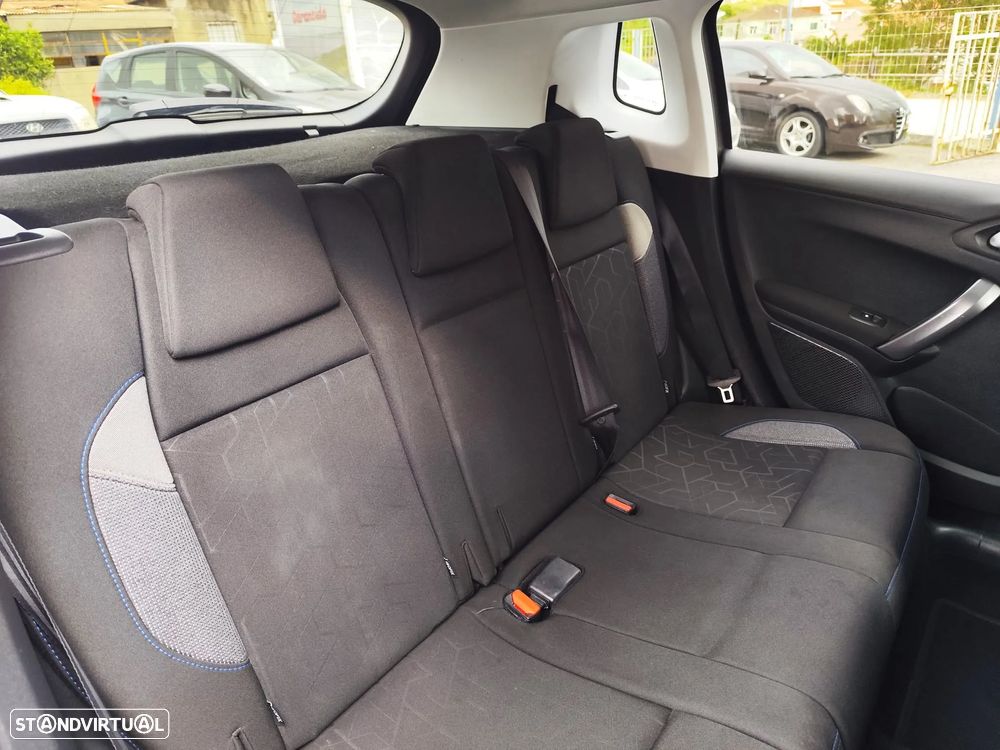 Peugeot 2008 1.2 PureTech Style - 11