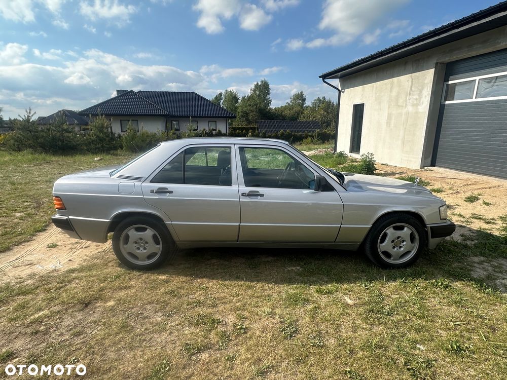Mercedes-Benz W201 (190) - 4