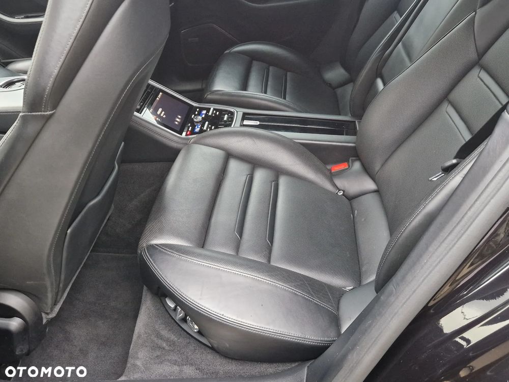 Porsche Panamera 4S - 11