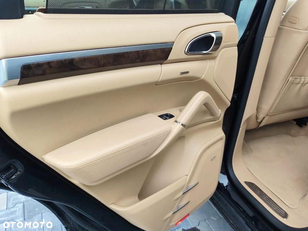 Porsche Cayenne S - 24