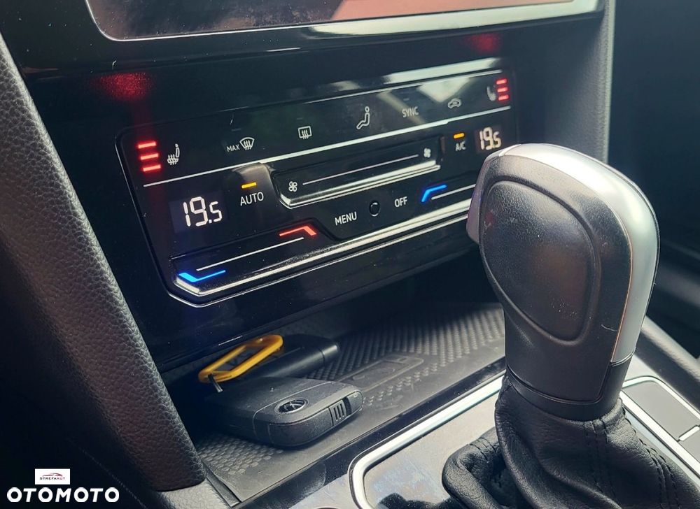 Volkswagen Passat - 12
