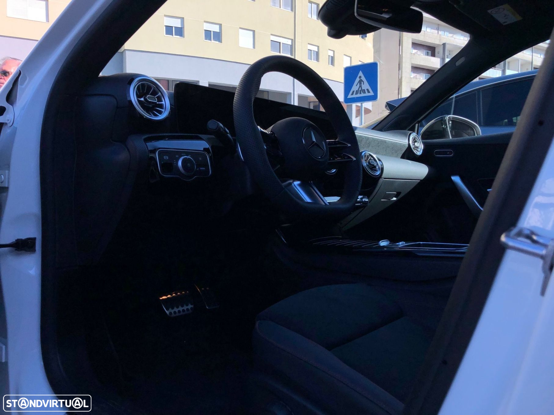 Mercedes-Benz A 250 e AMG Line - 8