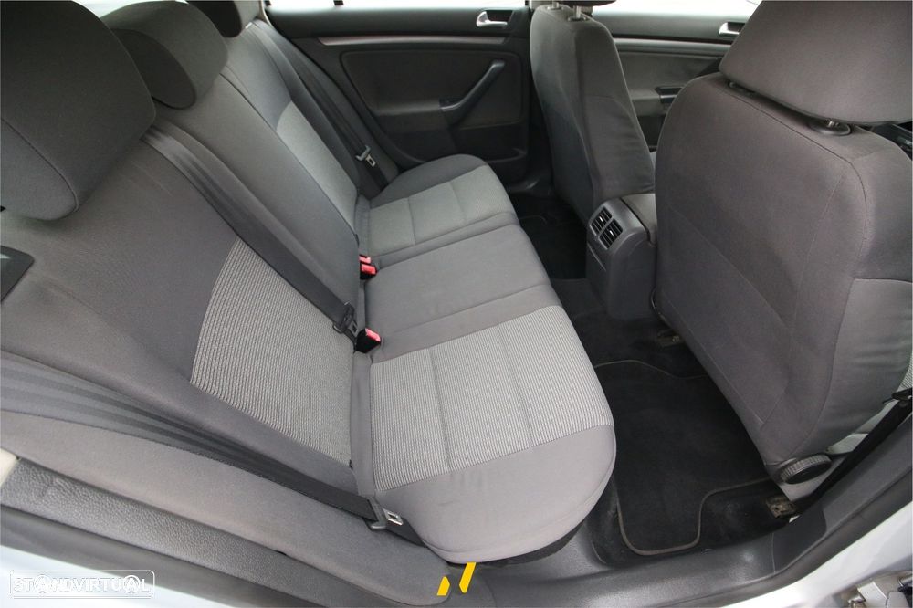 VW Golf 1.9 TDi BlueM. Confortline - 16