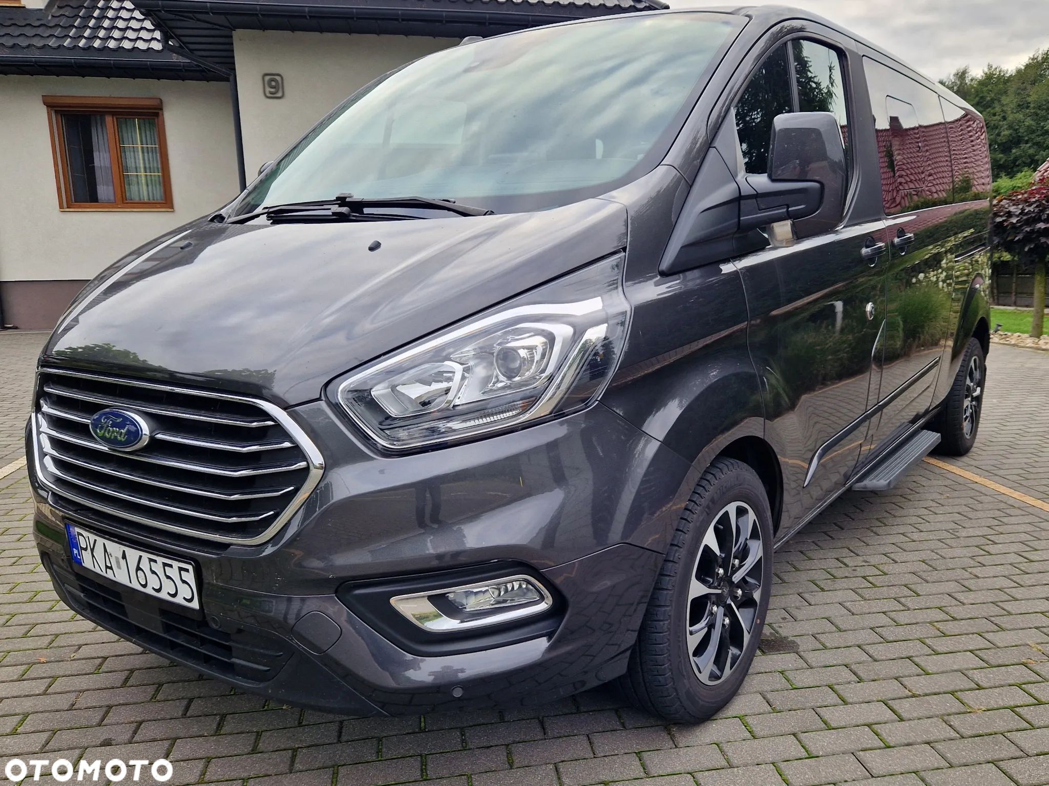 Ford Tourneo Custom - 1