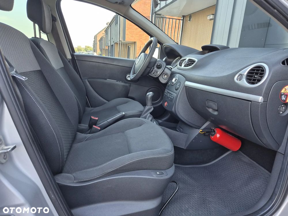 Renault Clio - 17