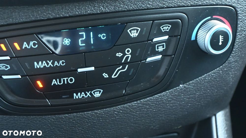 Ford Tourneo Courier 1.0 EcoBoost Titanium - 31