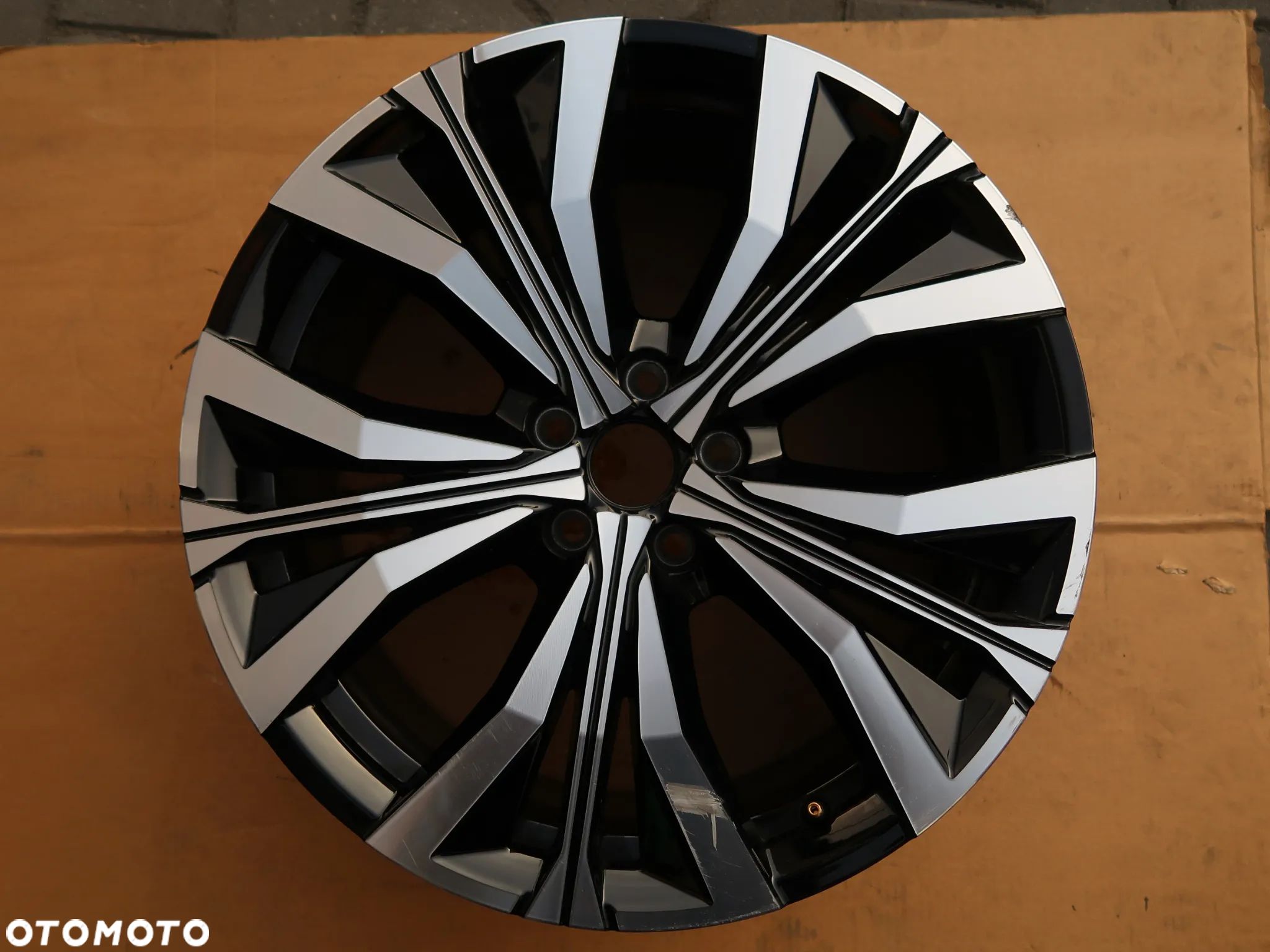38 Felga Aluminiowa Renault 403004261R 20" - 1