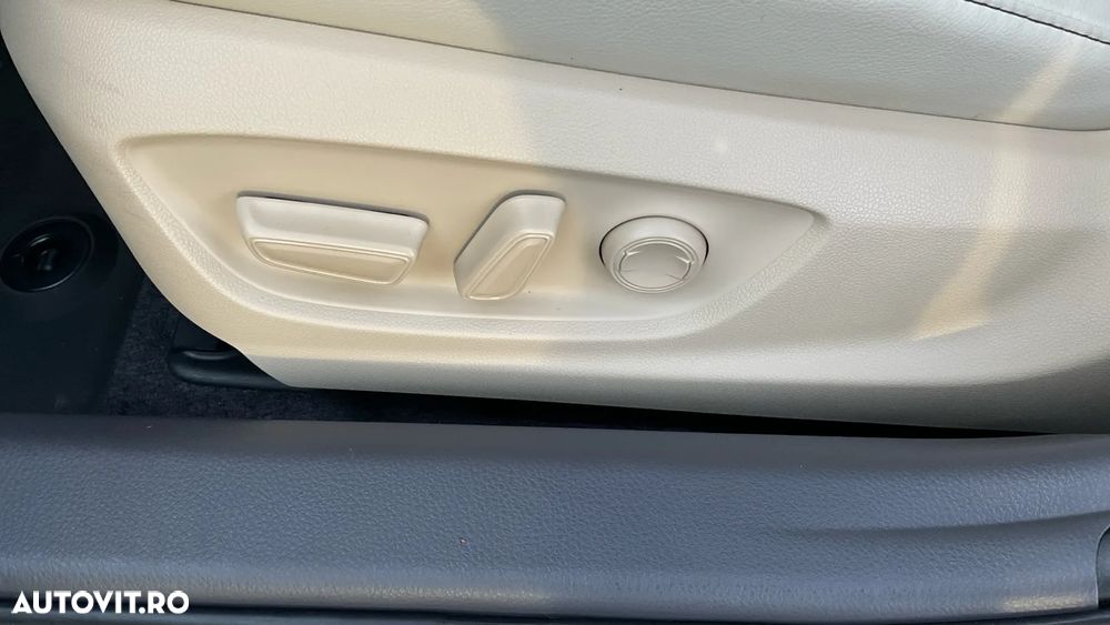 Toyota Camry 2.5 Hybrid Exclusive - 35