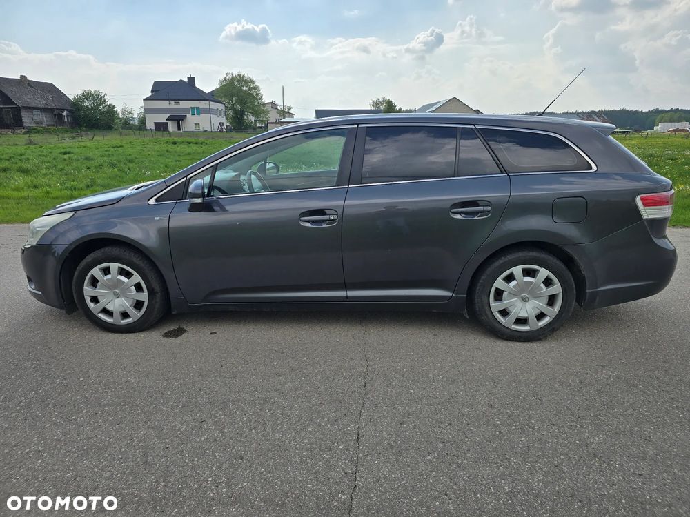 Toyota Avensis 2.0 D-4D Luna - 6