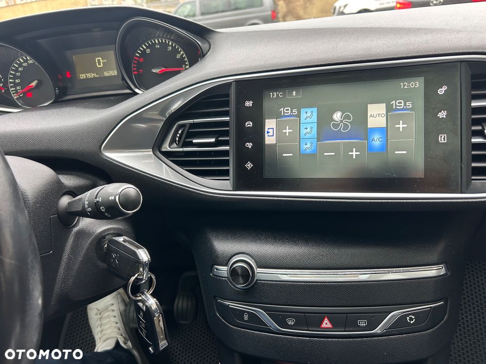 Peugeot 308 1.2 PureTech Allure S&S - 3