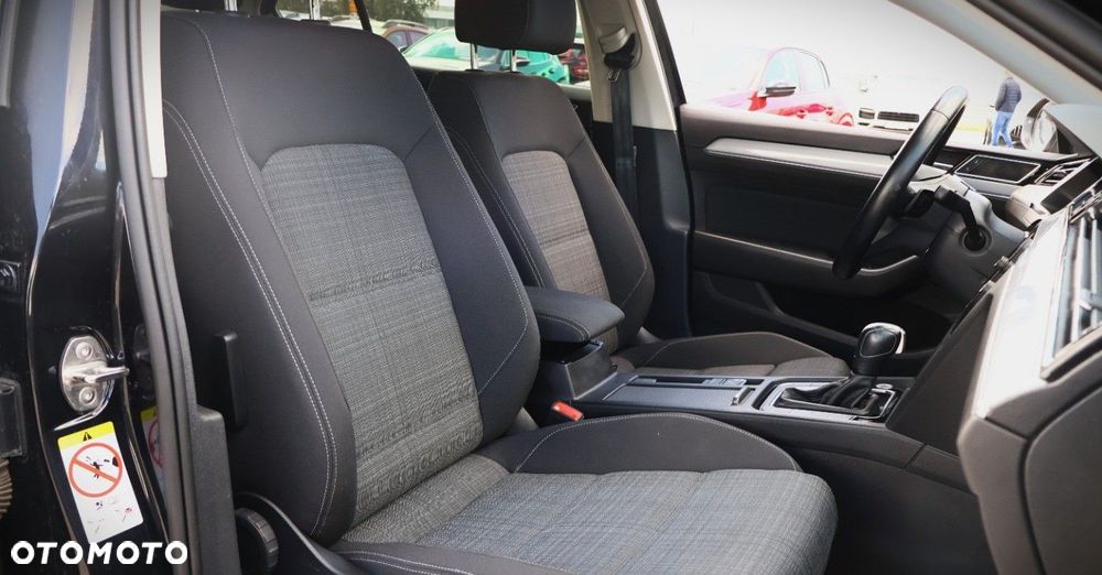 Volkswagen Passat - 17