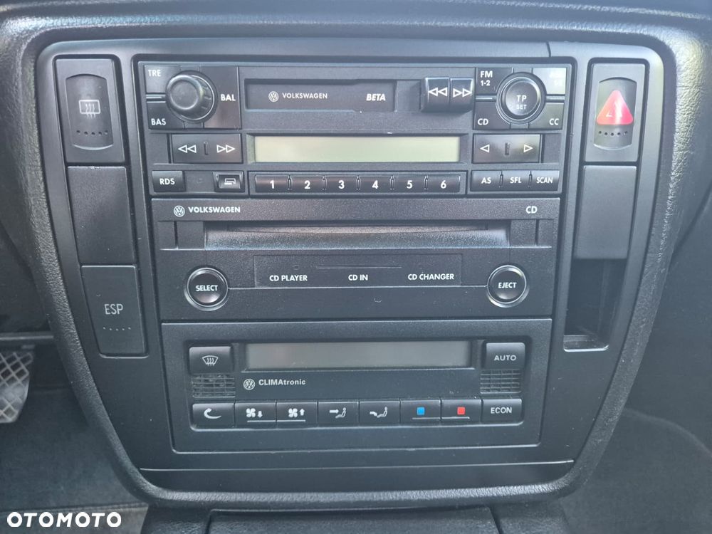 Volkswagen Passat 1.9 TDI Comfortline - 24