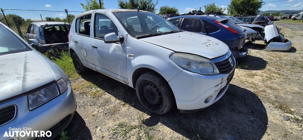Dezmembram Dacia Sandero 1.5 DCI an fabricatie 2011 - 1