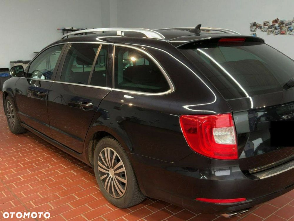 Skoda Superb 2.0 TDI DSG Exclusive - 2