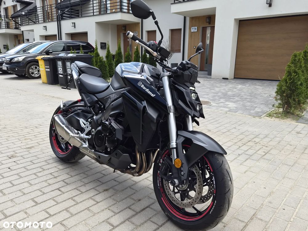 Suzuki GSX - 7