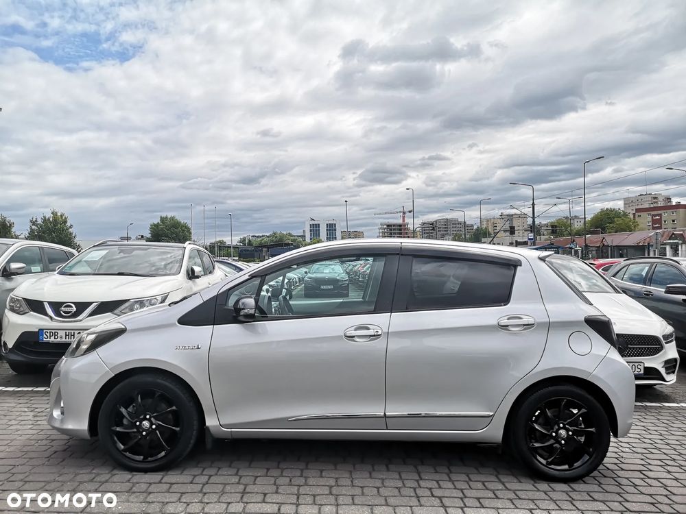 Toyota Yaris Hybrid 100 Premium - 7