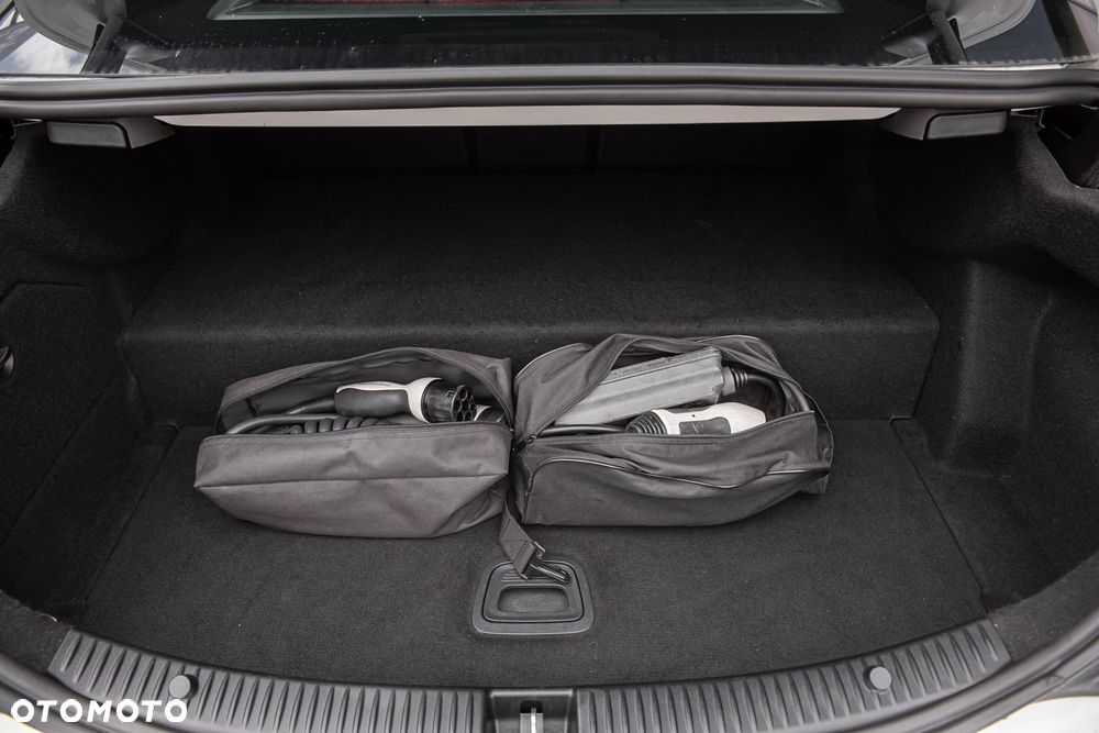 Mercedes-Benz Klasa C 300 e 4Matic 9G-TRONIC Edition Avantgarde - 32