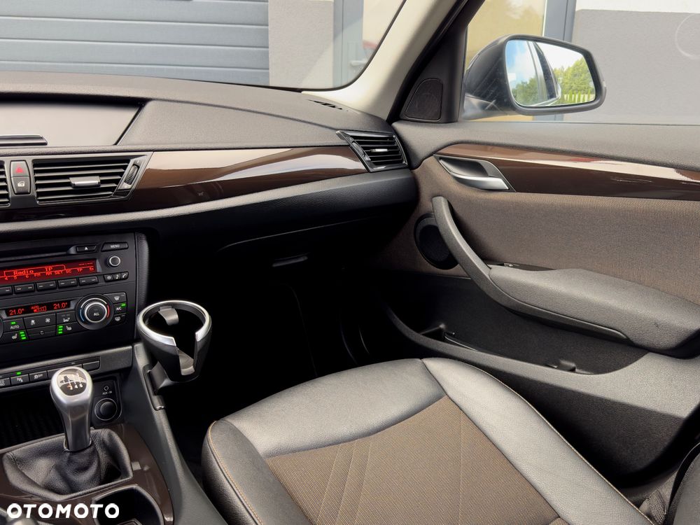 BMW X1 sDrive18d xLine - 33