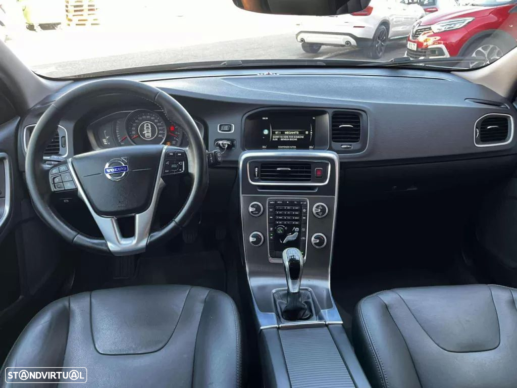 Volvo V60 2.0 D2 Momentum Drive - 11
