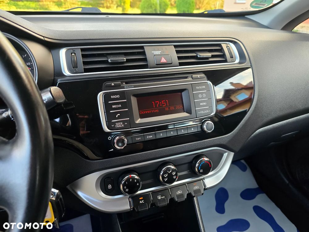 Kia Rio 1.2 Fifa World Cup Edition - 28