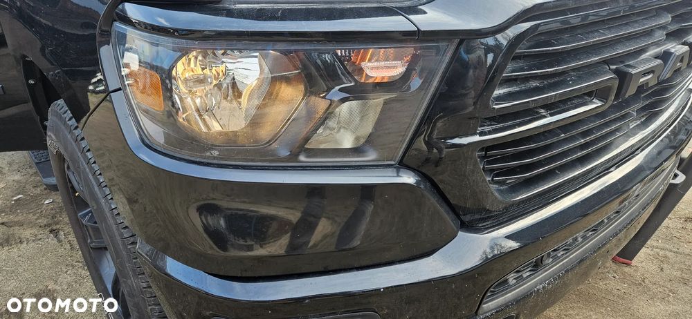 RAM 1500 V 5 2019- Big Horn 5.7 HEMI KOLOR PXJ Kompletny przód Maska Zderzak Reflektor Lampa Błotnik Pas Wzmocnienie czołowe chłodnice Komplet chłodnic z wentylatorem Listwa Maskownica - 16
