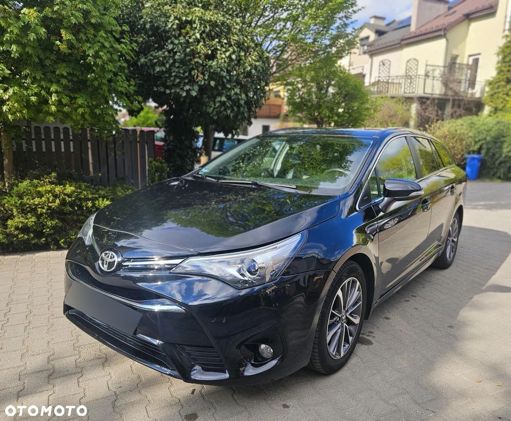 Toyota Avensis 2.0 D-4D Premium - 2